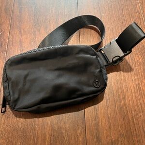 Lululemon Everywhere Belt Bag :)